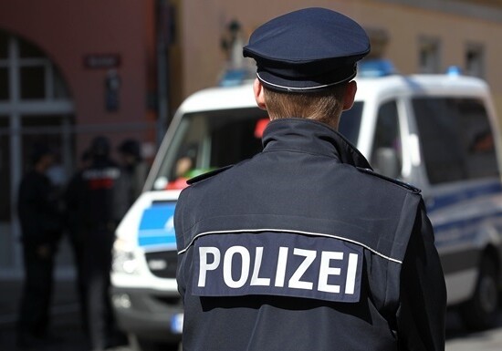 В Германии арестовали женщину с полусотней паспортов Азербайджана