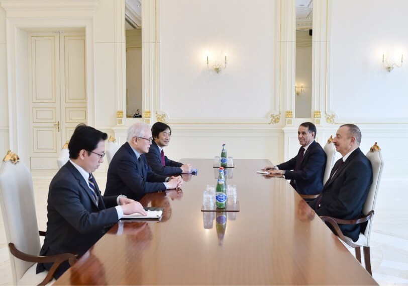Президент Ильхам Алиев принял советника премьер-министра Японии (Фото)