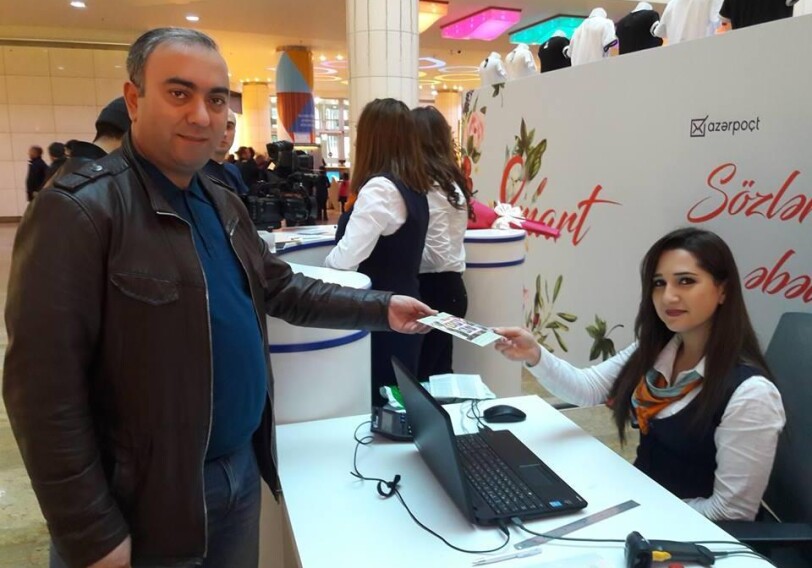 «Напиши письмо любимой»: в Баку прошла акция, посвященная 8 Марта (Фото)