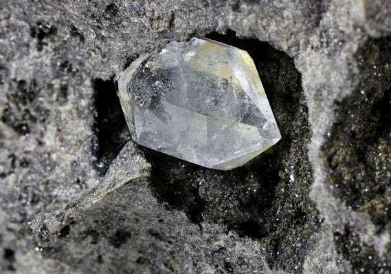 Ученые нашли алмаз с «инопланетным» льдом