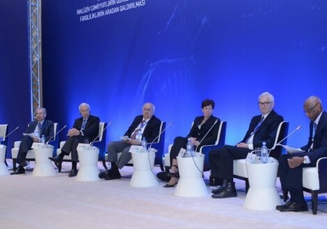 В рамках Бакинского форума обсуждены связи науки и политики (Фото)