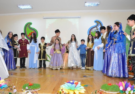 В бакинской школе отметили праздник Новруз (Фото)