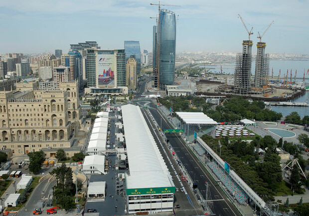 На некоторых улицах Баку будет частично или полностью ограничено движение транспорта