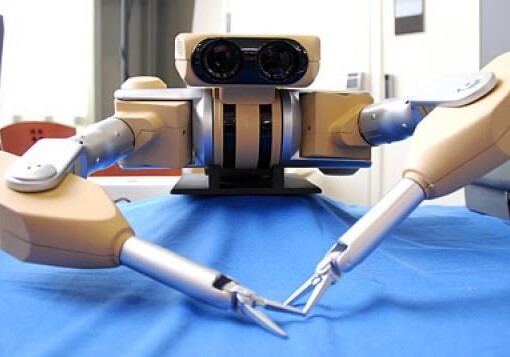 Создатели Siri разрабатывают робота-сапера-хирурга