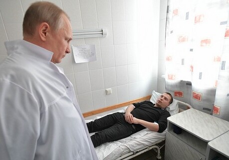 Путин посетил в больнице пострадавших при пожаре в ТЦ «Зимняя вишня» в Кемерове