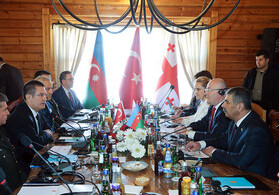 Состоялась встреча министров обороны Азербайджана, Турции и Грузии (Фото)