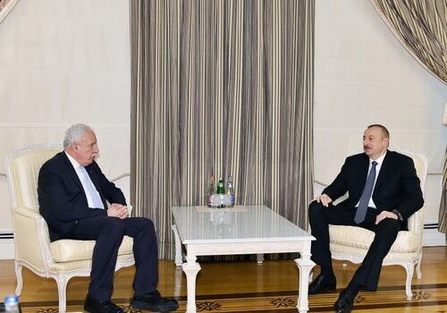 Президент Азербайджана принял главу МИД Палестины