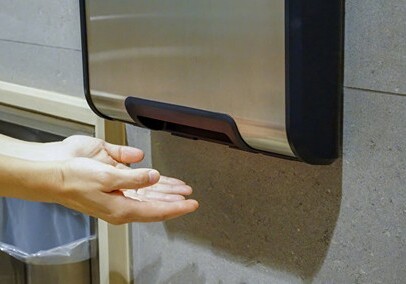 Ученые предупредили об опасности сушилок для рук