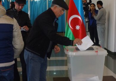 В Азербайджане открылись избирательные участки на выборах президента