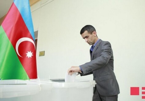 Жители Азербайджана делают свой выбор (Фото)