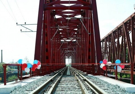 Сдан в эксплуатацию железнодорожный мост над Курой (Фото)