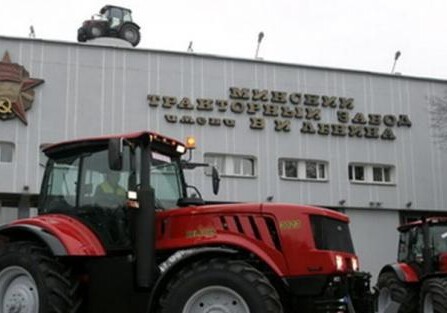 Беларусь поставит в Азербайджан тракторов и автомобилей на $10,5 млн