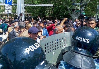 В Ереване полиция задержала более 60 демонстрантов