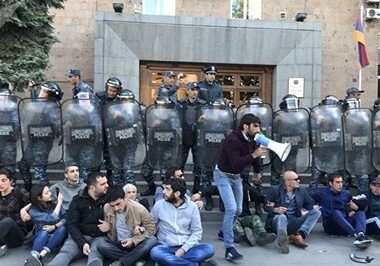 Протесты в Ереване: в полицию доставлены 20 человек (Фото)