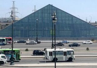 Пирамидальный выход станции метро «Кероглу» временно закрывается