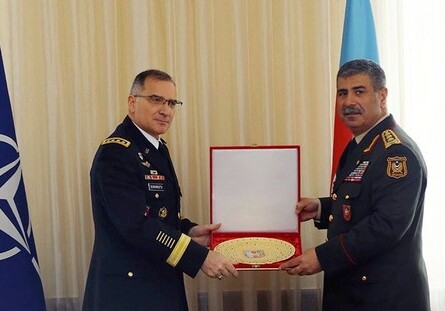 «Некоторые страны вводят безосновательные ограничения на продажу оружия Азербайджану» – Министр