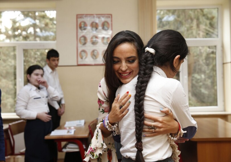 Лейла Алиева встретилась с детьми с ограниченными возможностями здоровья