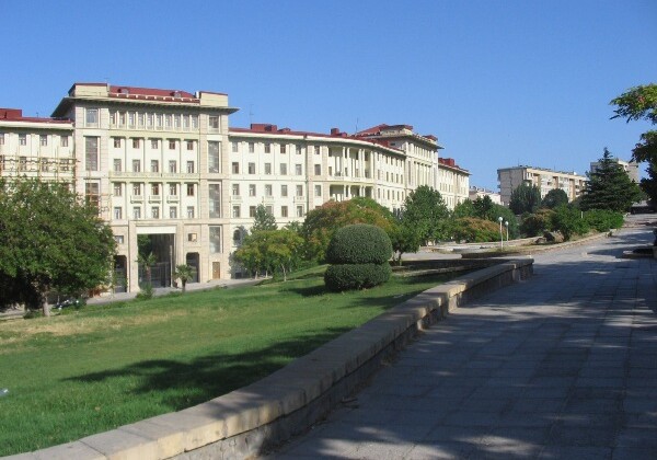 В Азербайджане в ряде министерств и госкомитетов не произведены назначения на руководящие должности