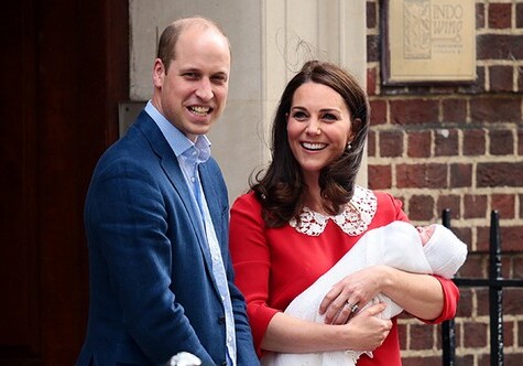 Кейт Миддлтон и принц Уильям впервые показали новорожденного сына (Фото)