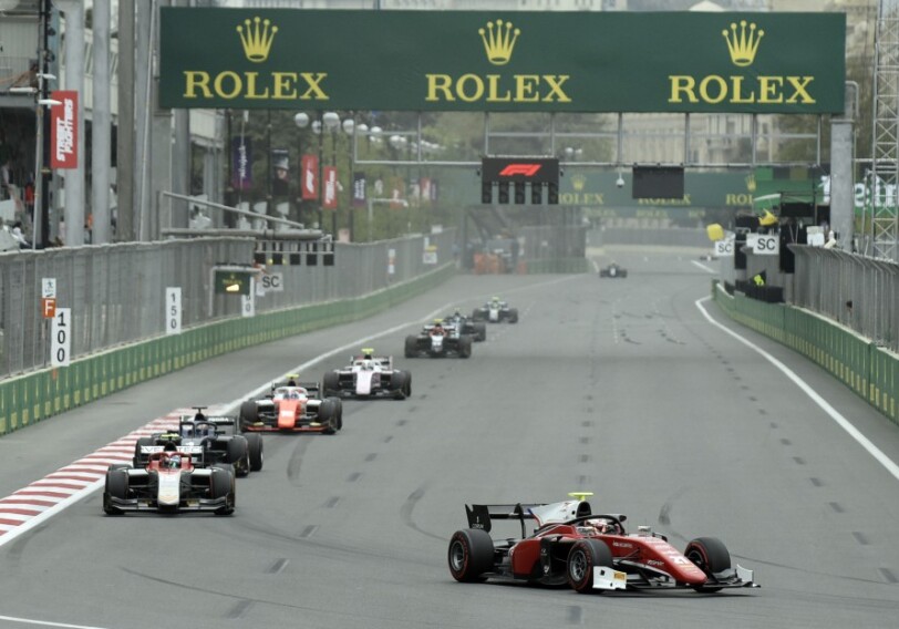 В Баку стартовало первое соревнование Формулы-2 - Победители свободного заезда