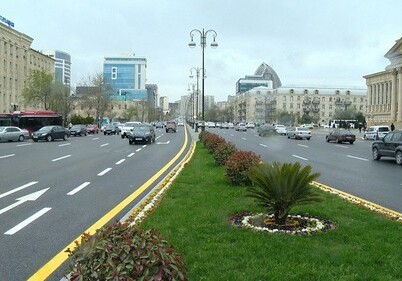 На одной из центральных улиц Баку ограничено движение транспорта
