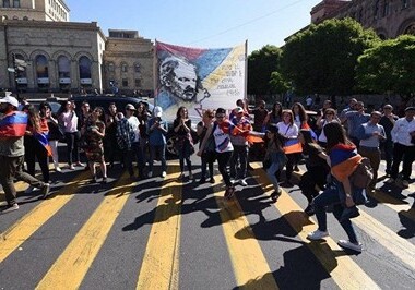 Движение в Ереване парализовано: перекрыты дороги, метро, железная дорога (Фото-Видео)