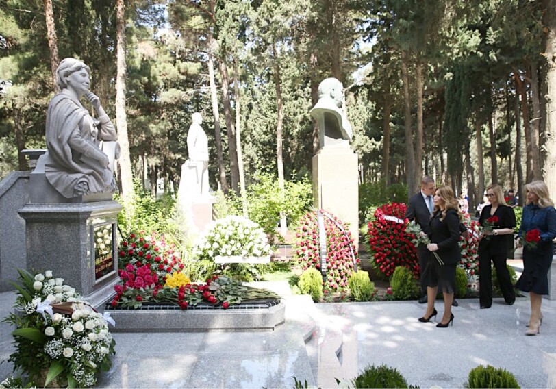 Состоялась церемония открытия комплекса надгробного памятника академику Рафиге Алиевой (Фото)