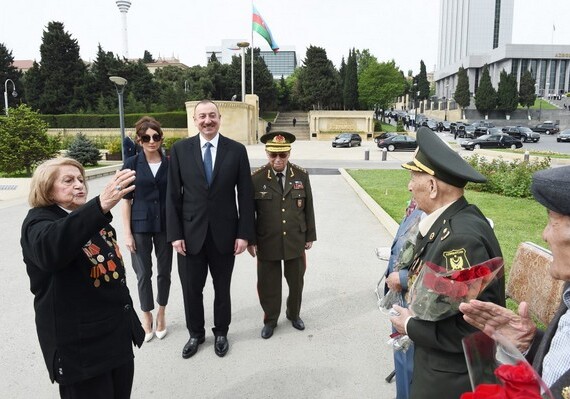 Президент Азербайджана встретился с ветеранами Второй мировой войны (Фото)