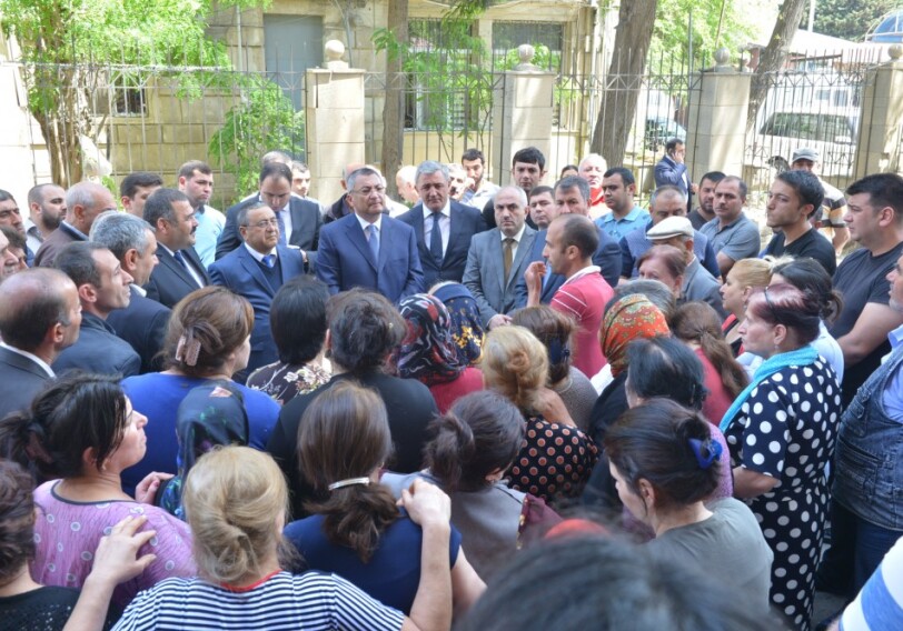 Проблемы проживающих в аварийных зданиях в Баку вынужденных переселенцев будут решены в скором времени - глава Госкомитета