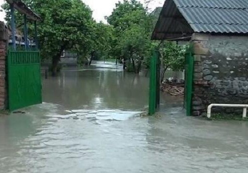 Проливные дожди затопили села в Загатале (Видео)