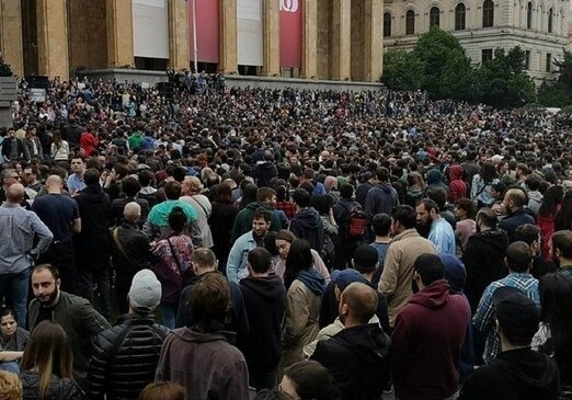 В Тбилиси возобновилась акция протеста недовольных рейдами полиции