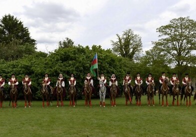 Карабахские скакуны восхитили зрителей Королевского Виндзорского конного шоу (Фото)