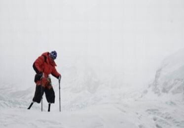 69-летний альпинист-ампутант покорил Эверест, лишившись там обеих ног в 1975-м - Попытка №5 (Фото)