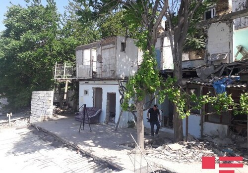 В результате оползня на Баиловском склоне разрушено несколько домов – Заявление ИВ Сабаильского района