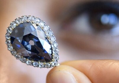 Редкий голубой бриллиант продан на аукционе за 6,7 млн долларов