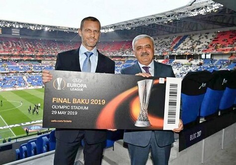 Главе АФФА вручен первый билет на финал Лиги Европы-2019 в Баку (Фото)