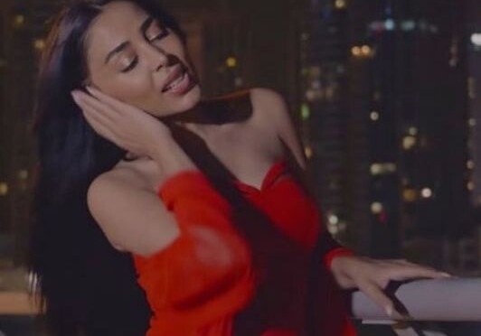 Азербайджанская телеведущая запела и сняла клип (Видео)