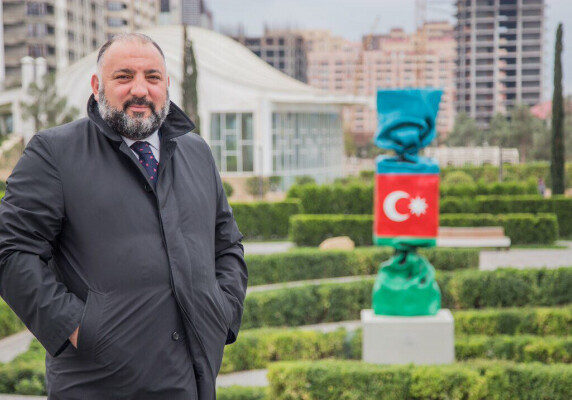 Бахрам Багирзаде призвал всем миром провести акцию «Миллионы флагов Азербайджана» 