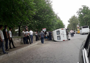 В Мингячевире перевернулся пассажирский автобус, есть пострадавшие