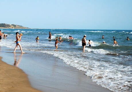 Началась проверка качества морской воды на пляжах Абшерона