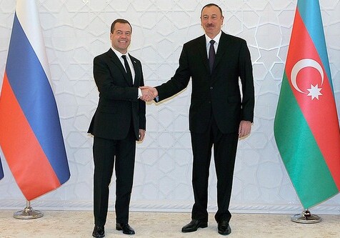 Премьер России поздравил президента Азербайджана