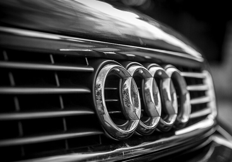 В Баку бизнесмен на последней модели Audi приехал в морг за телом отца-бомжа