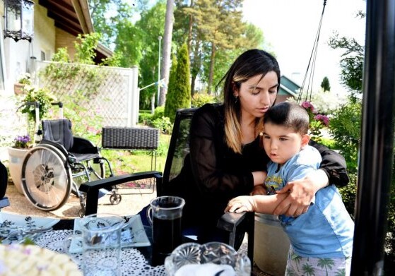 Швеция выдворяет 27-летнюю Хаялу Гулиеву с ее больным сыном