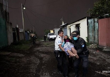 Власти Гватемалы заявили о 200 пропавших без вести после извержения вулкана