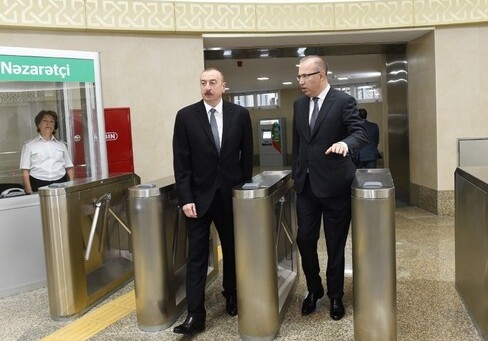 Президент Азербайджана побывал на открытой после капремонта станции метро «Сахиль» (Фото)