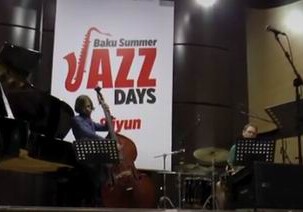 Азербайджанский джазмен обучил венгерских музыкантов азам «Сары гялин» (Видео)