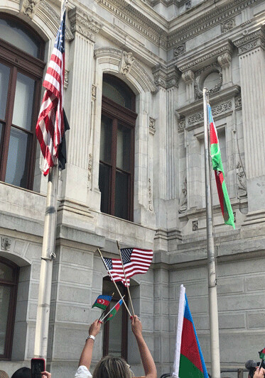 В Филадельфии в честь 100-летия АДР поднят флаг Азербайджана (Фото)