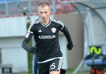 Албанский защитник за две секунды обновил контракт с «Карабахом»