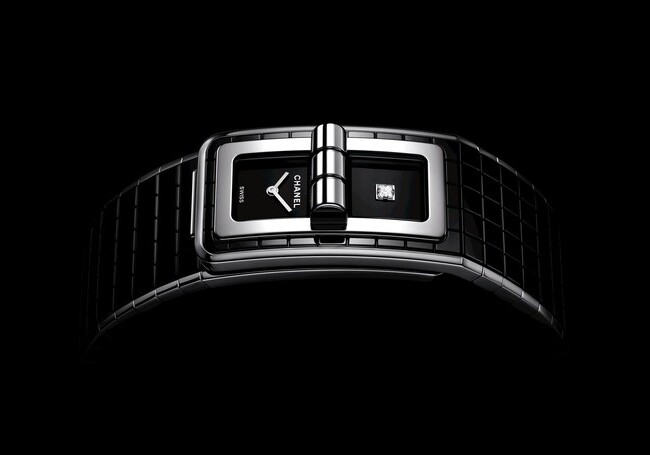 Chanel представила уникальную версию часов-браслета Code Coco