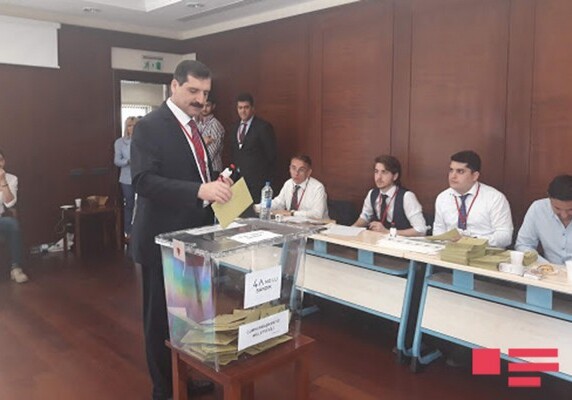 Граждане Турции голосуют в Азербайджане (Фото)